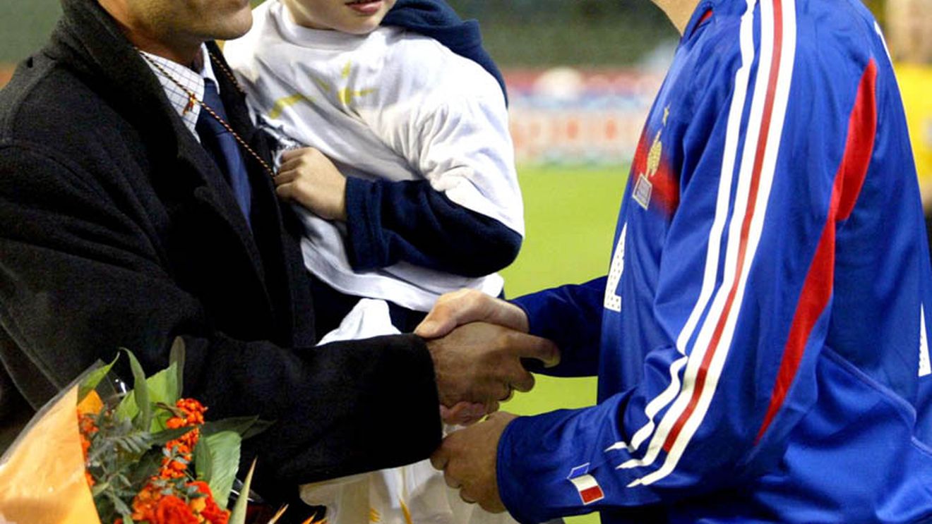 VIDEO / Nouă "ghiulele" pure pentru istoria fotbalului