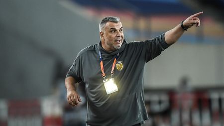 Lovitura care-l zdruncină serios pe Cosmin Olăroiu! A semnat contractul vieții, cu salariu de 6.000.000 de dolari, dar a pierdut titlul în Emirate