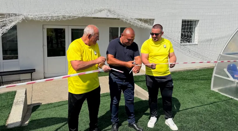 SPECIAL | ”Minunea de la Chicerea”! Un fost mare fotbalist ieșean și-a văzut visul cu ochii și a inaugurat propria bază sportivă, într-un sat din apropiere de Iași. Fiul său a făcut un gest nebunesc pentru a finaliza investiția de peste 300.000 de euro