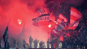 Ce veste pentru Ovidiu Burcă și jucătorii din „Ștefan cel Mare”! Fanii lui Dinamo, la al doilea sold-out la rând pe „Arcul de Triumf”. Câte bilete mai sunt disponibile pentru meciul cu Buzău | EXCLUSIV