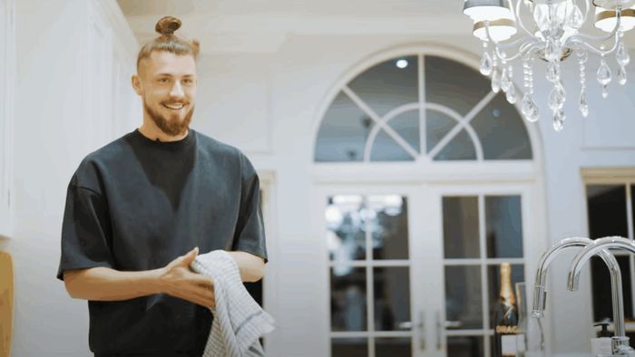 Primele imagini din penthouse-ul lui Radu Drăgușin din Anglia, pentru care plătește 9.000 de lire lunar chirie