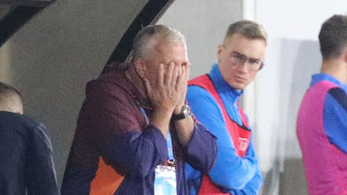 Dan Petrescu e distrus de gestul fanilor, care i-au cerut demisia după CFR Cluj - UTA Arad 1-3! Antrenorul a reacționat și aproape că s-a prăbușit emoțional: „Ce mai e corect?”