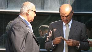 "Taher i-a mobilat lui Copos casa, dar a uitat să o cumpere"