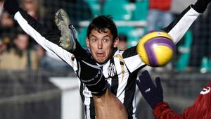 Codrea, remarcat în partida Siena-Genoa 0-0