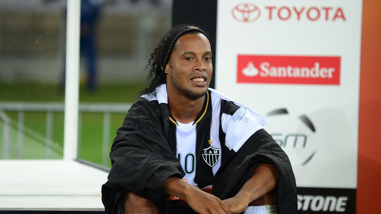 Lecția lui Ronaldinho - profesorul de magie cu zâmbet de copil care a făcut din nou fericită "Planeta Fotbal"!
