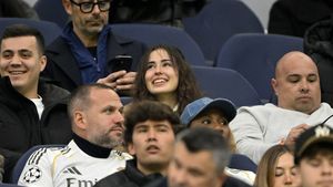 Iubita lui Arda Guler a devenit virală la meciul Turcia – România: „Nu mă vede”. Ce a făcut fotbalistul de pe gazon