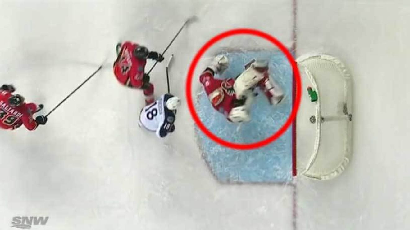 V-ați gândit vreodată cum arată "foarfeca" în hochei?
VIDEO - Așa ceva vezi o dată în viață