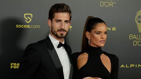 Izabel Goulart, apariție răvășitoare la decernarea Balonului de Aur! Faimosul manechin brazilian l-a eclipsat pe Kevin Trapp | VIDEO & FOTO