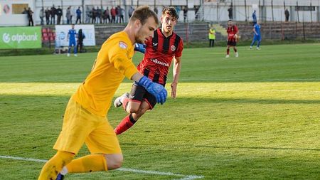 Dezastrul de la Pandurii, dezvăluit de un jucător care n-a mai suportat situaţia şi a plecat de la echipă: ”Eram păcăliţi în fiecare săptămână şi, după, toată lumea dădea în noi. Jucam cu ghetele rupte şi ne schimbam în frig”