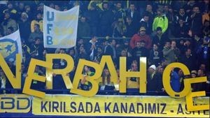 VIDEO** Fener învinge liderul din Turcia și reintră în lupta la titlu! Gol superb Niang