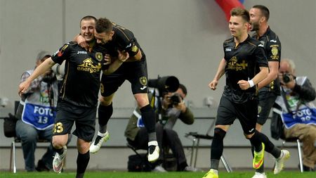 Situație incredibilă la ASA: mureșenii pot rămâne fără jucători chiar dacă vor câștiga titlul. Vedetele liderului Ligii 1 pot pleca oricând, GRATIS. Clauza neștiută din contractele lui Zicu sau N''Doye