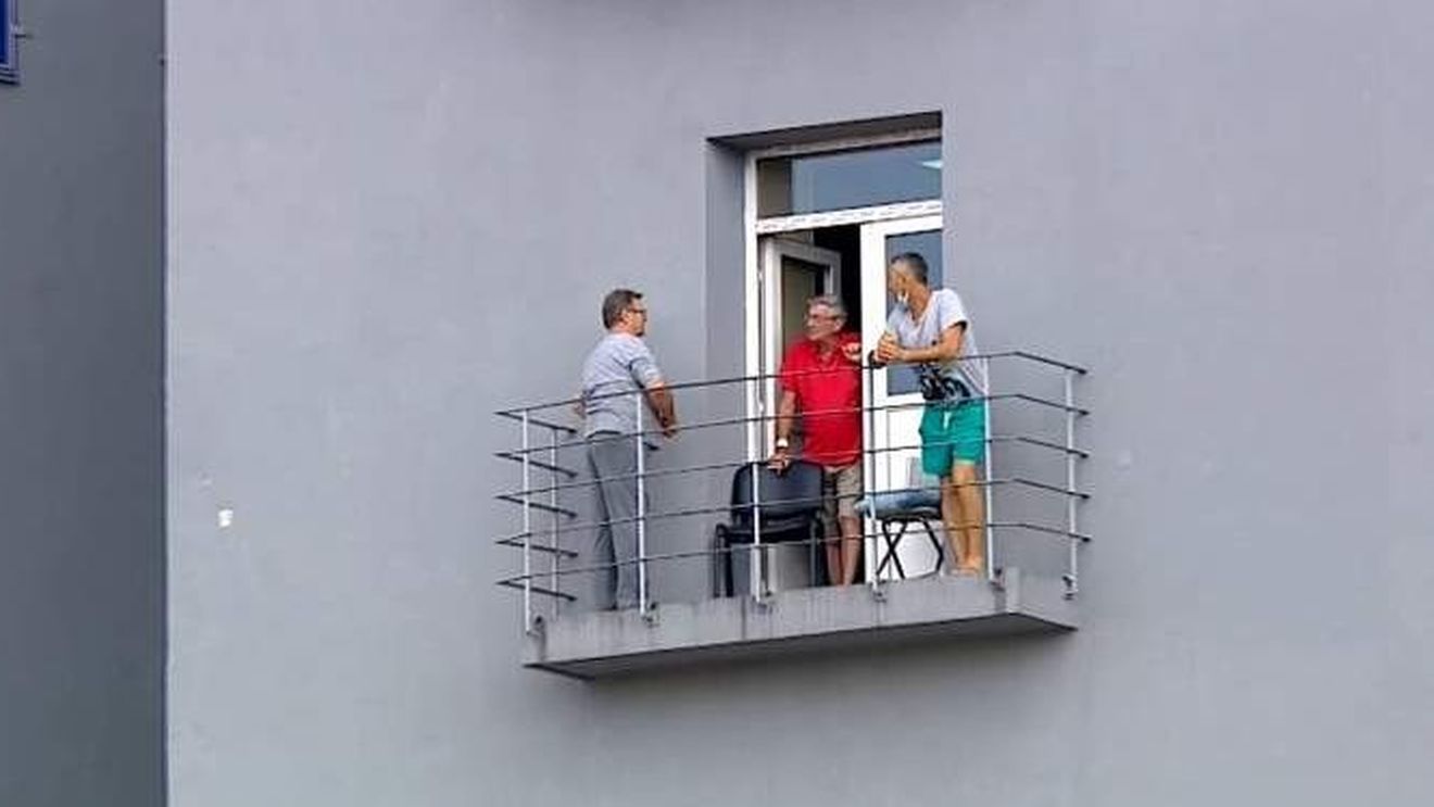 Imaginea serii la Dinamo - FCSB | Interziși pe stadion, fanii nu au ținut cont de reguli nici în spital! Cum au urmărit derby-ul | FOTO