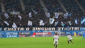 Decizie dură după bannerul care a pornit ura între Mititelu și Rotaru! Amenzi uriașe | SPECIAL