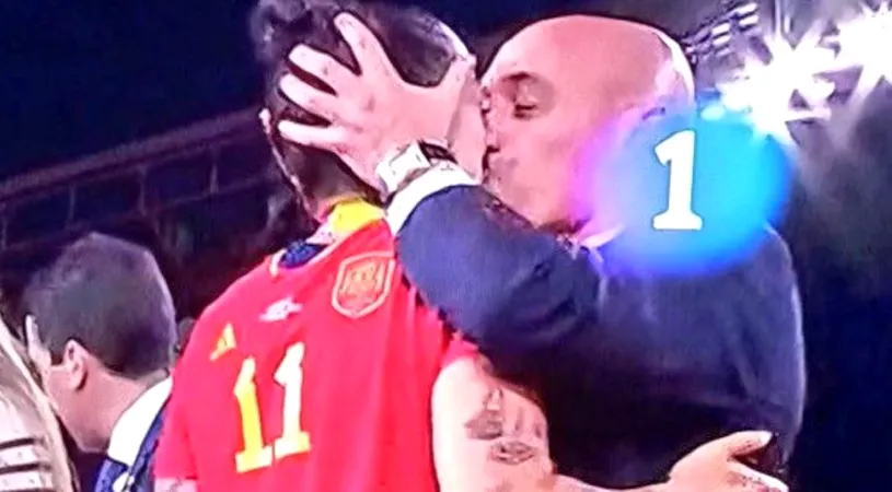 Luis Rubiales, președintele Federației de Fotbal din Spania, a sărutat o jucătoare iberică după triumful din finala Campionatului Mondial. Imaginile fac înconjurul lumii | FOTO & VIDEO