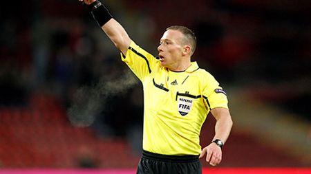 Galezul Simon Lee Evans va conduce meciul Steaua - Rio Ave