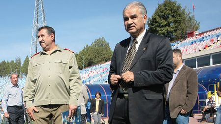 Iordănescu: "Știu de oferta de la Al Hilal și mi-ar părea rău să plece Reghe de la Steaua. A confirmat că e printre cei mai buni antrenori români"