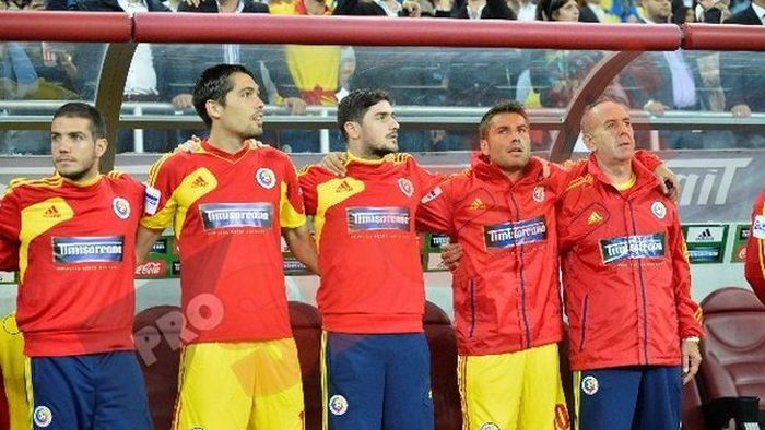 Victor Pițurcă, maestrul stăpânirii de sine:** "Dacă aveam un arbitraj ca ăsta, aș fi înnebunit!" Ce ar fi văzut fanii naționalei dacă Dan Petrescu era pe bancă :)