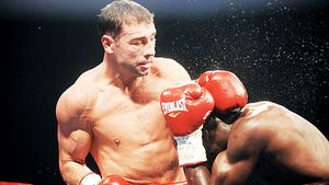 Bute nu vrea să mai boxeze în România: "A fost afectat destul de mult!" Ce l-a deranjat pe campionul român