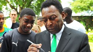 O nouă aroganță a lui Pele pentru Messi:** "E favoritul meu, dar altul ca mine nu va mai fi! Mama și tata au închis Â«fabricaÂ»"