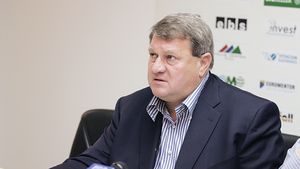 „Și tu, Uhrin!?"