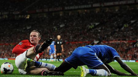 Mourinho s-a consolat cu gândul că l-a ratat pe Rooney: "L-au aplaudat tot meciul, probabil rămâne la United"