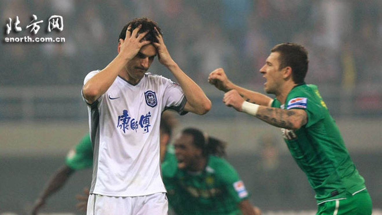 Steliștii fac "victime" și în China!** 'Bilă' a ratat un penalty și și-a îngropat echipa în prelungiri: chinezii îl desființează