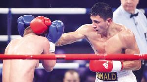 E chiar așa, frate cu Mayweather! Ronald Gavril a intrat în ring "cu" BUG Mafia și a obținut a șaptea victorie