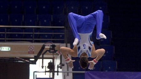 Dosar penal în cazul gimnastului torturat de doi colegi, la lotul național de la Reșița!