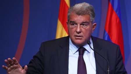 E gata cu transferul lui Andrei Rațiu la FC Barcelona! Anunț despre cele 100.000.000 de euro pe care s-au bazat Deco și Laporta