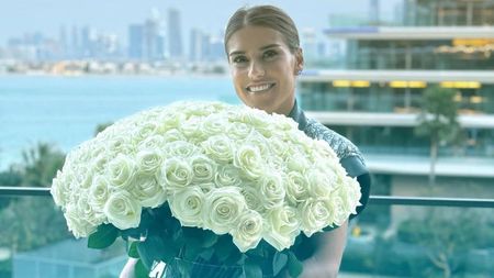 Sorana Cîrstea, apariție relaxată într-o rochie de 3500 de euro! Cât au costat-o brățara Cartier şi geanta pe iubita lui Ion Ion Țiriac