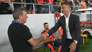 Ovidiu Burcă acuză că Gheorghe Hagi a influențat arbitrajul în Dinamo - Farul Constanța: „Arbitrul a fost timorat de vocea lor!”