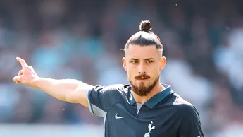 Transferul lui Radu Drăgușin de la Tottenham poate fi mai aproape decât cred englezii! Antrenorul care îl vrea cu disperare e la un pas să semneze pe un salariu fabulos cu echipa care îl „vânează” și ea pe român