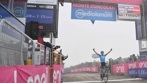 Surpriză uriașă pe Muntele Zoncolan în Turul Italiei: Lorenzo Fortunato a obținut victoria careirei, deși este un debutant într-un Mare Tur. Cum a trăit Alberto Contador pe finalul cursei!