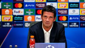 „Cum vi se pare că a apărut numele unui posibil antrenor nou?”. Reacția lui Cristi Chivu a stârnit râsetele tuturor și are legătură cu soția Adelina