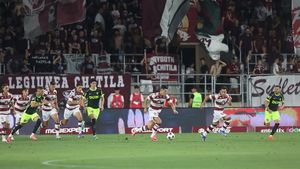 Trei titulari, OUT de la CFR Cluj după 45 de minute! Varga n-a mai rezistat și Folha i-a „executat” la pauza meciului cu Rapid