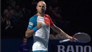 Copil, Bombardierul din Arad. Florin Caramavrov scrie despre acel "ceva" care a făcut ca un român de 28 de ani să-l încolțească pe legendarul Federer la el acasă