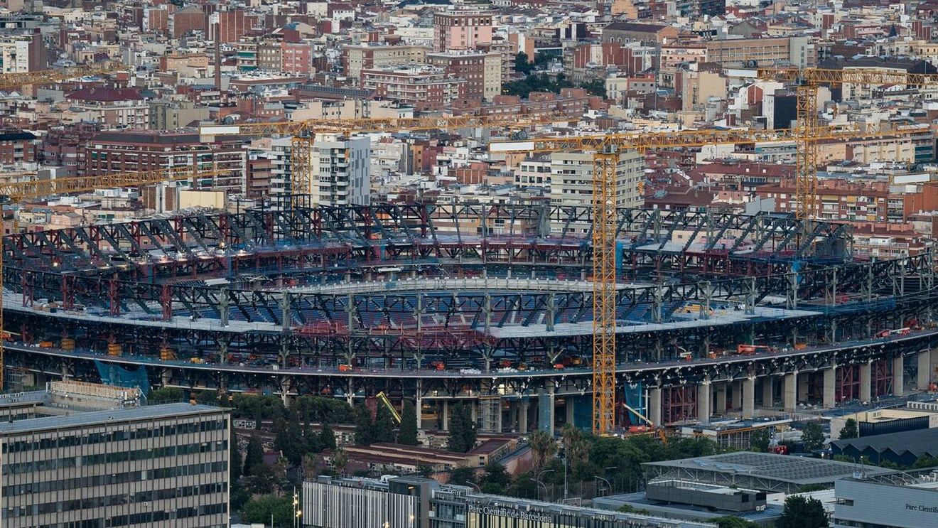 Cum arată la interior Camp Nou, după ce românii au lucrat la refacerea lui pentru o sumă record. Primele imagini cu arena care e departe de a fi gata