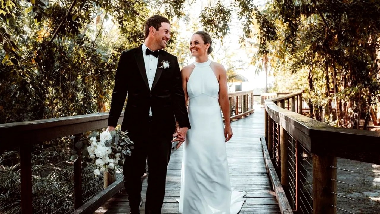 Ashleigh Barty s-a căsătorit în secret și nu a invitat-o pe Simona Halep la nuntă! Românca, lăsată fără cuvinte de imaginea cu prietena ei în rochie de mireasă | FOTO