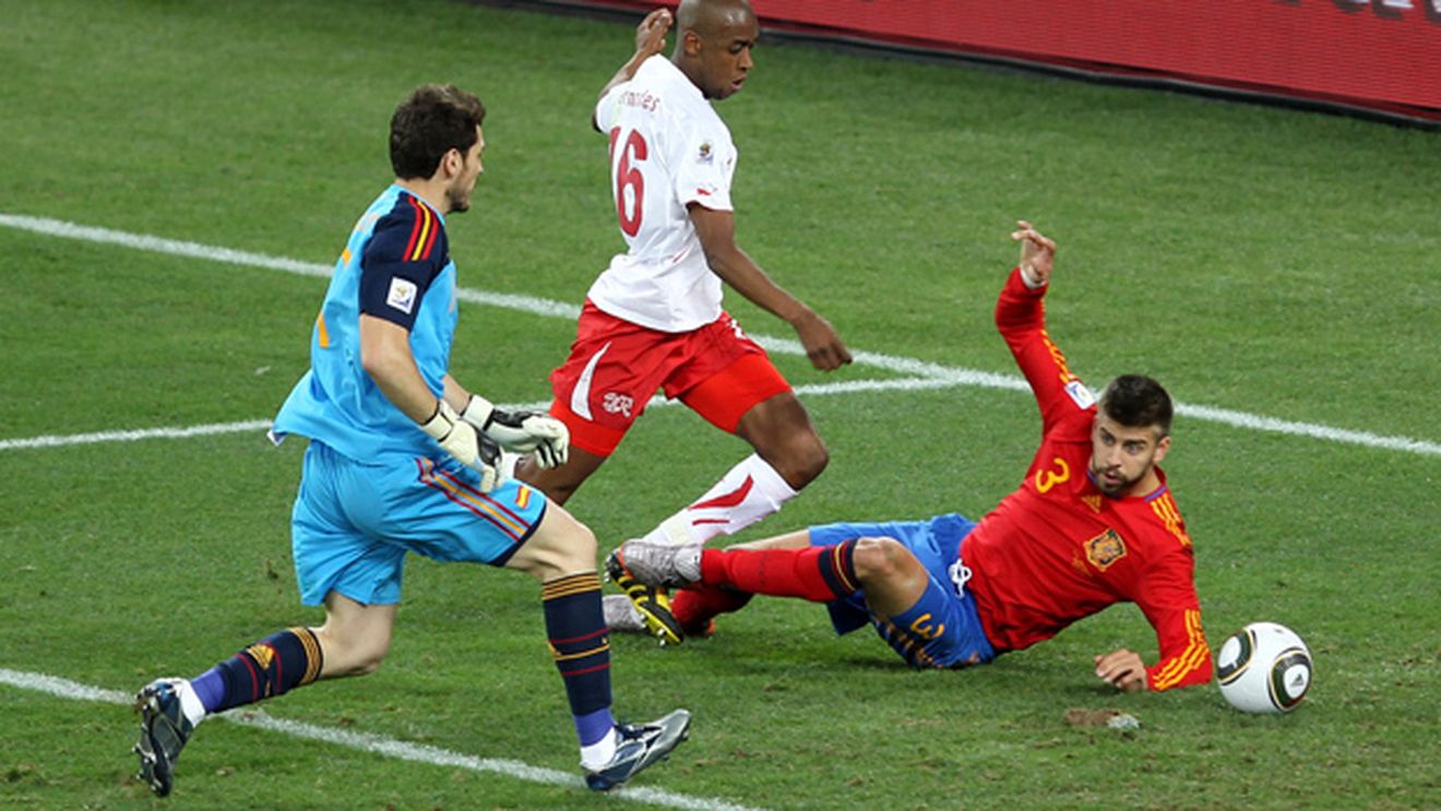 "Falimentați" de victoria Elveției! :) 7.2 milioane de euro a valorat golul înscris de Fernandes!