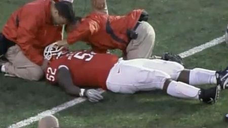 VIDEO TERIFIANT** A rămas paralizat după cel mai dur placaj din fotbalul american