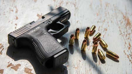 „Prefer să dispari sau să îți tragi un glonț în cap”. Au apărut înregistrările dintre impresară și soțul ei milionar