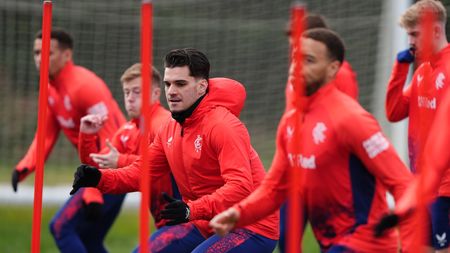 Ianis Hagi n-a fost la ceremonia în care tatăl său a primit Steaua României, iar britanicii i-au dat lovitura grea în ziua meciului cu Fenerbahce