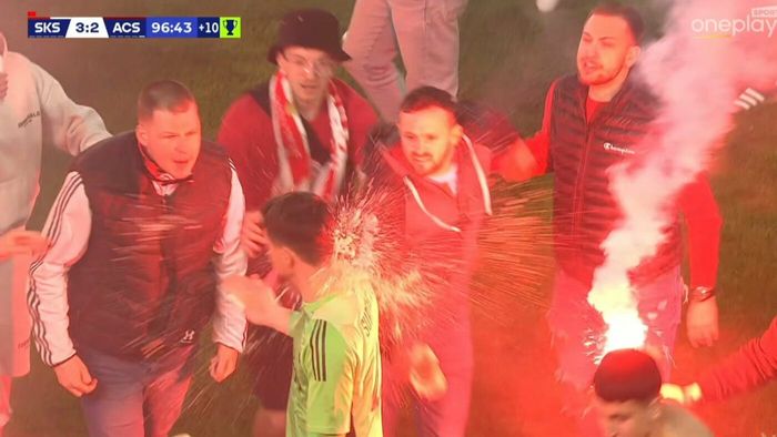 A trecut la amenințări după ce a fost lovit cu o sticlă în cap de fanii echipei adverse: „Voi lua măsuri”