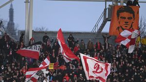 Veste excelentă pentru fanii lui Dinamo! Pe ce stadion va juca echipa lui Ovidiu Burcă primul meci din bătălia pentru promovarea în Superliga. S-au schimbat ziua și ora partidei! | EXCLUSIV