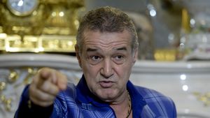 "Cred că o să-l sun pe Dică". Cum se joacă Gigi Becali! Ce a spus când a fost întrebat despre următorul antrenor de la FCSB: "Îl iau în calcul și pe el"