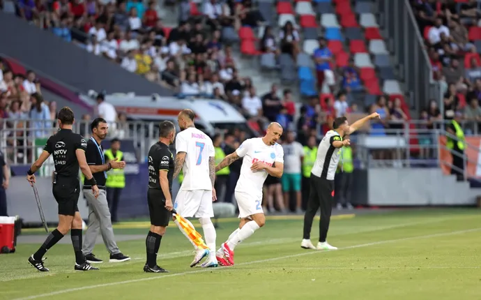 Panică la FCSB! Denis Alibec s-a accidentat din minutul 5 al Supercupei și a fost schimbat