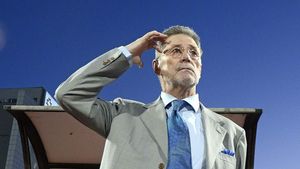 Starea de sănătate a lui Cornel Dinu îl sperie pe bunul său prieten. Prin ce trece „Mister” în singurătate: „Mi se rupe sufletul”