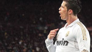 Ronaldo l-a eclipsat pe Messi!** Cu golul din "El Clasico", portughezul și-a depășit două recorduri