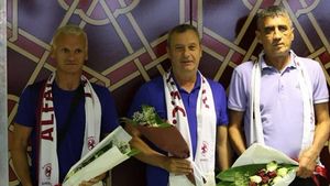 Mircea Rednic, prezentat oficial la o echipă cu un lot de doar 12 milioane de euro. Obiectivul "Puriului" și al lui Marian Rada + rețeta financiară foarte bună