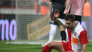 "Niculescu a căzut de 10 ori în meciul cu O.M.!** Dacă la Omonia nu confirmi, du-te la Chiajna!"